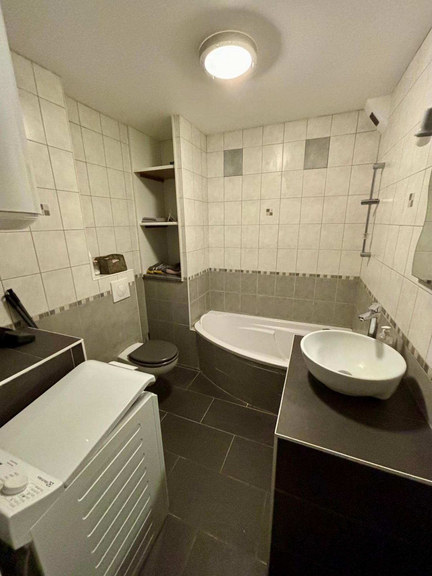 Studio - Baignoire - Pret De Vtt - Lave Linge Le Puy-en-Velay Luaran gambar